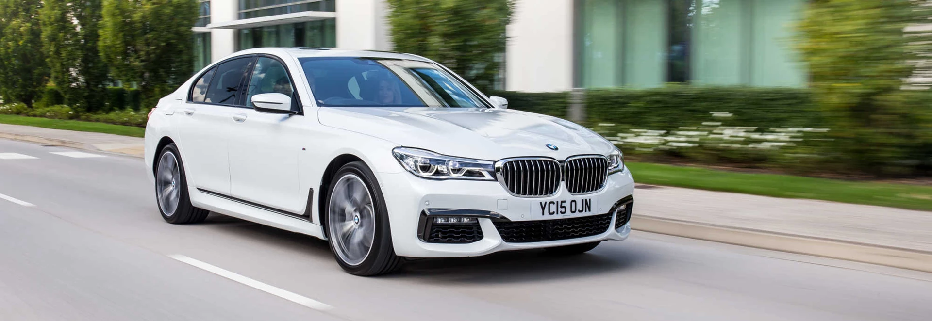 BMW 7 Series saloon review 